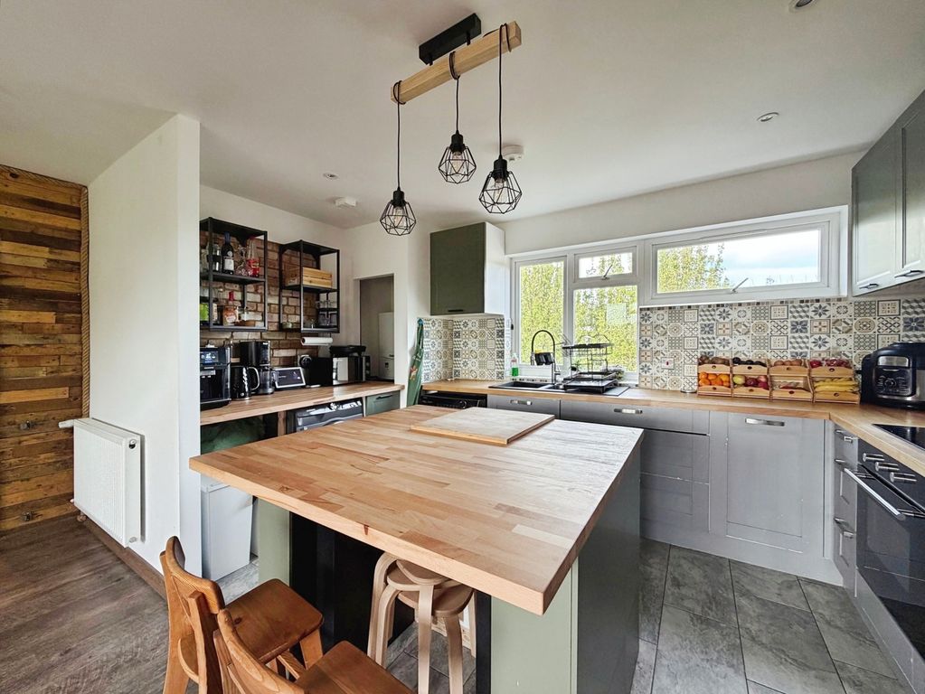 Property photo 2 of 16 Pbox-Img.Jpg