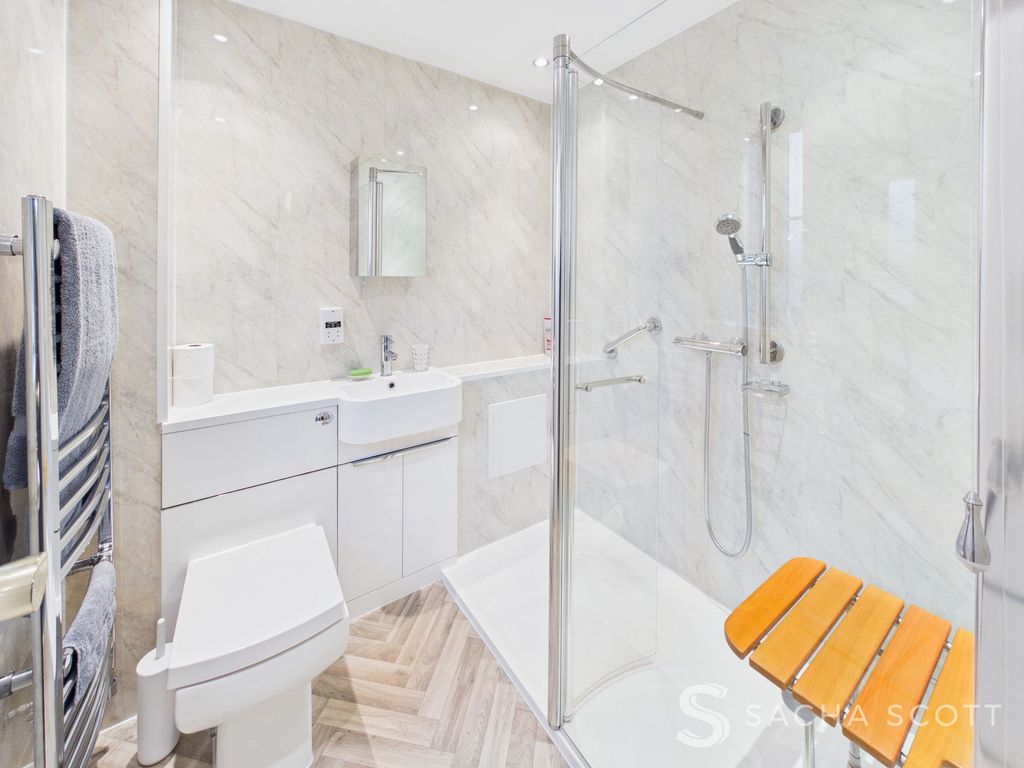 Property photo 2 of 24 Bathroom