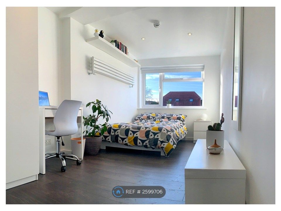 Property photo 1 of 13 Upstairs Bedroom 13m2