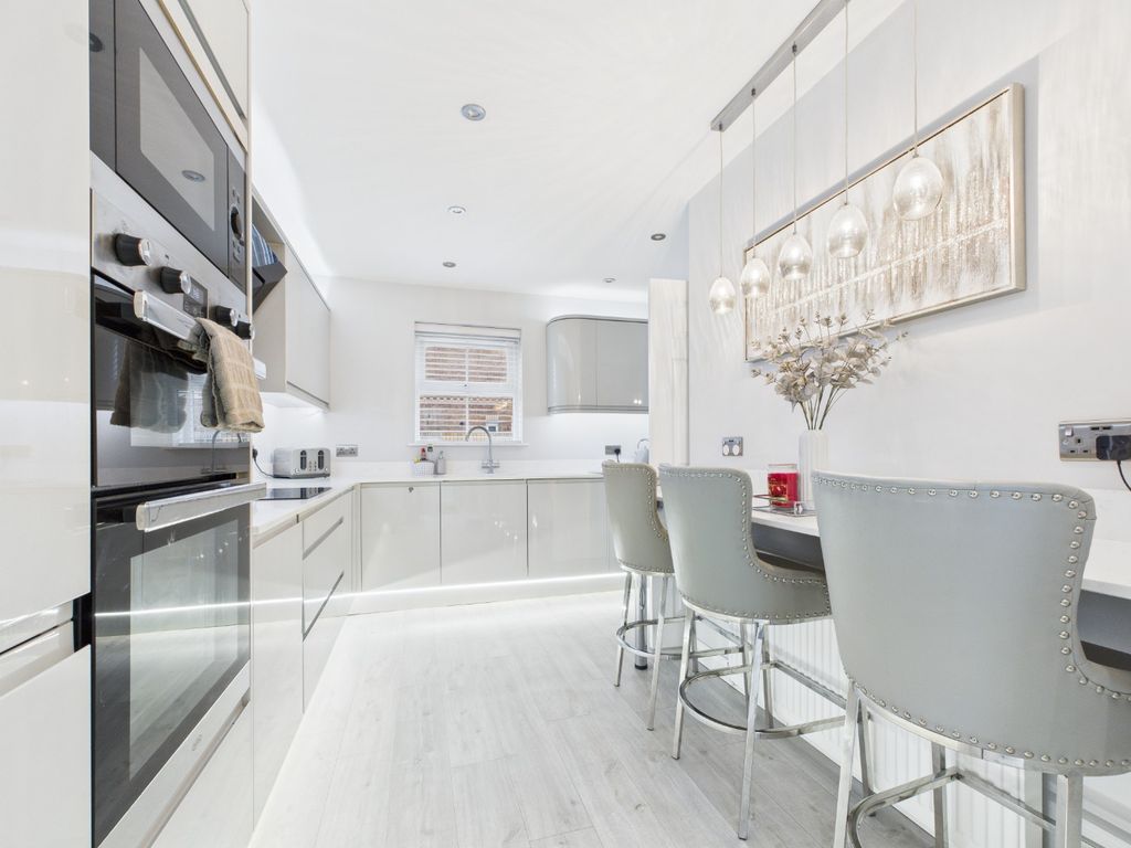 Property photo 3 of 26 4761864