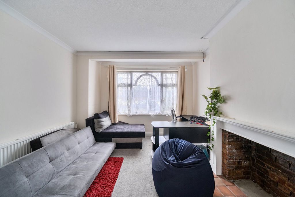 Property photo 3 of 20 1396700-1-695F987...