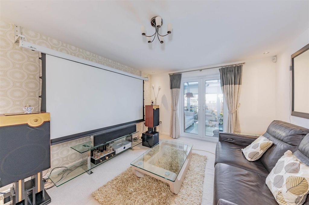 Property photo 3 of 24 4 Mcbaith Way Dunfermline-8.Jpg
