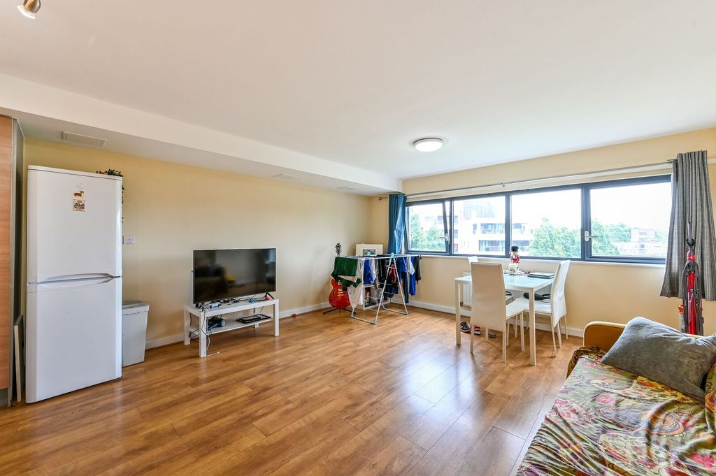 Property photo 1 of 9