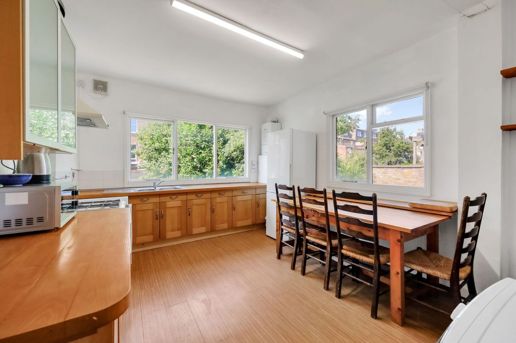 Property photo 2 of 17 Kitchen/Diner