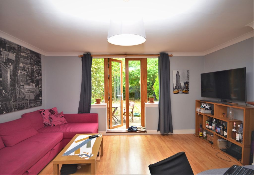 Property photo 2 of 7 Lounge Edit