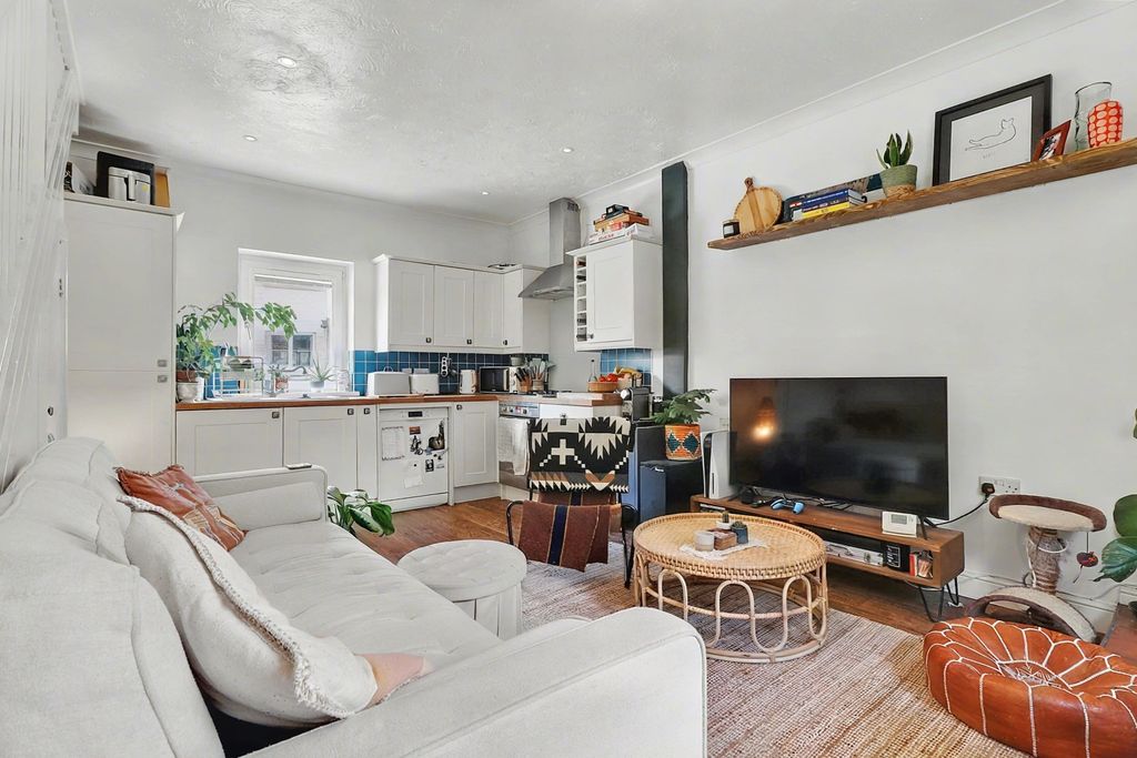 Property photo 3 of 9