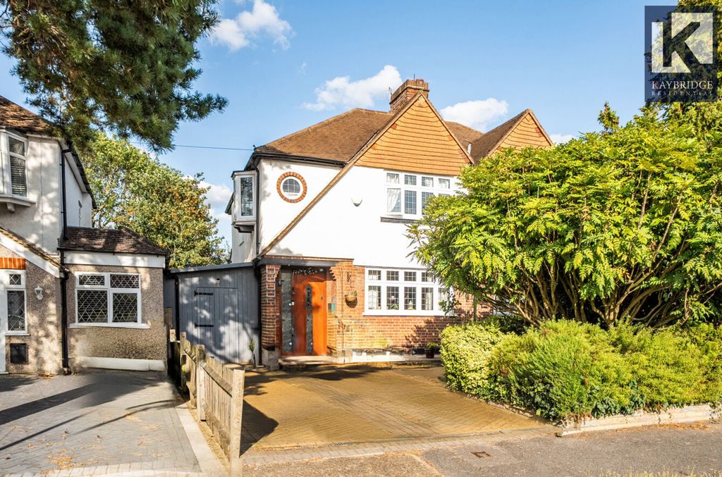 Property photo 1 of 16 Ewell Park Way