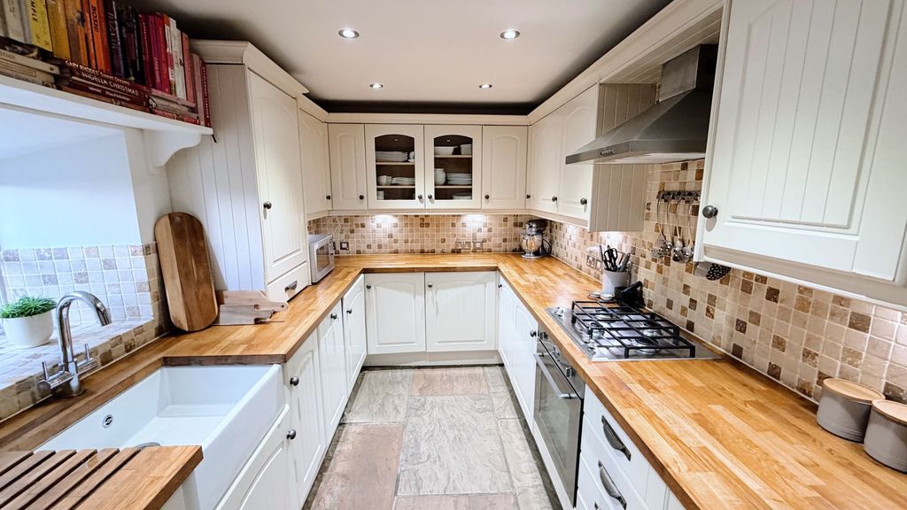 Property photo 3 of 23