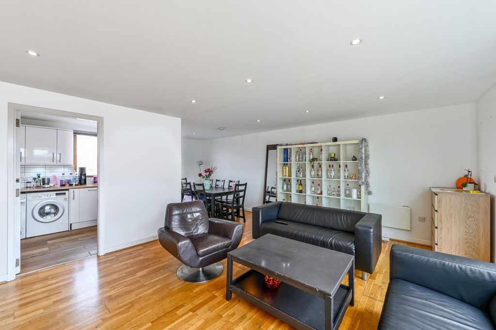 Property photo 2 of 9
