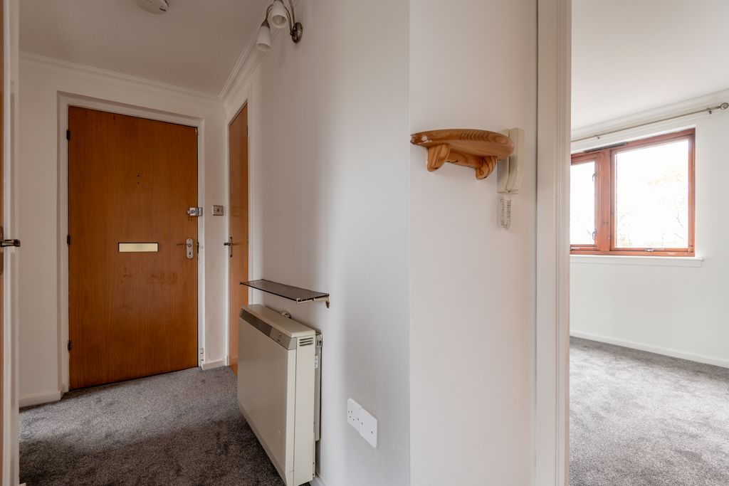 Property photo 2 of 19 Hallway