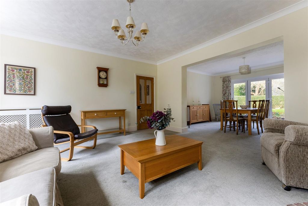 Property photo 3 of 19 Sitting Room