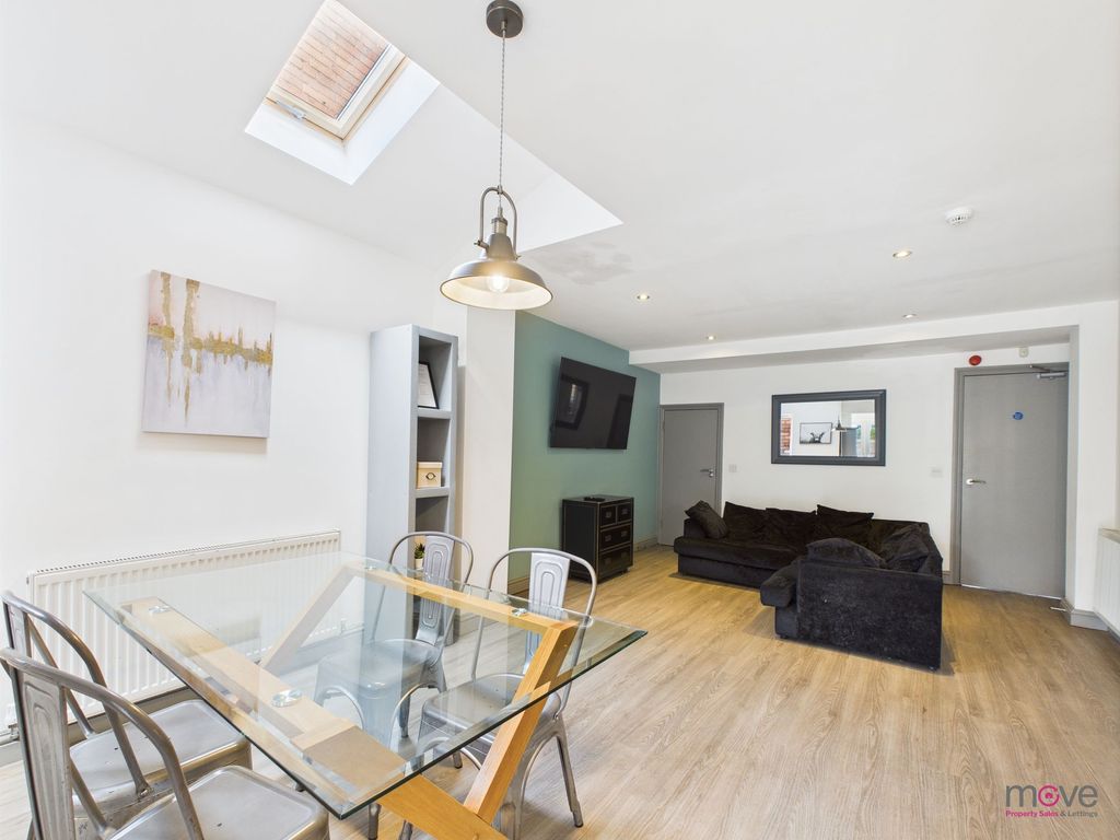 Property photo 2 of 11 Communal Area