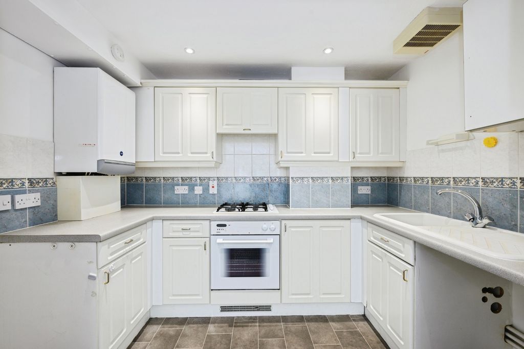 Property photo 3 of 14 Kitchen