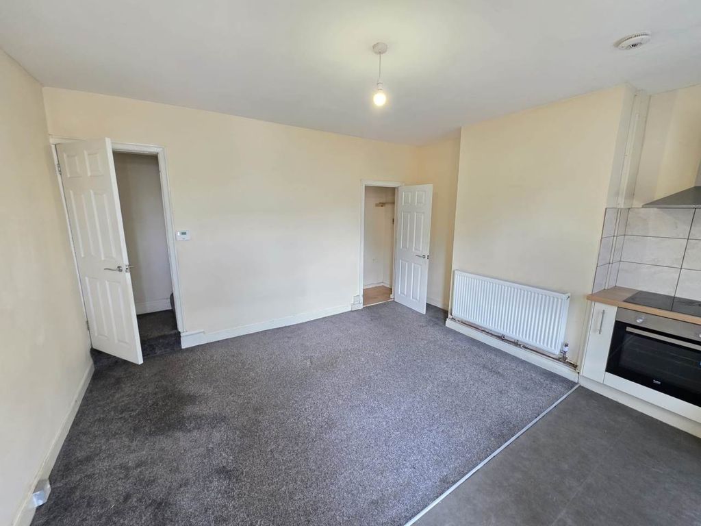 Property photo 2 of 10 Living Room