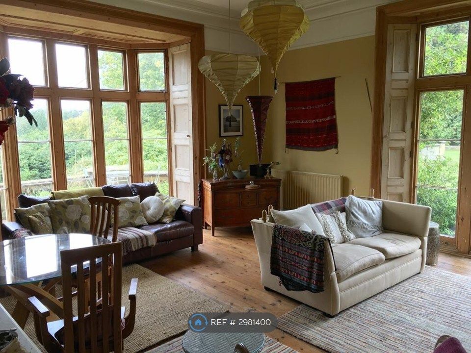 Property photo 1 of 11 Living Room