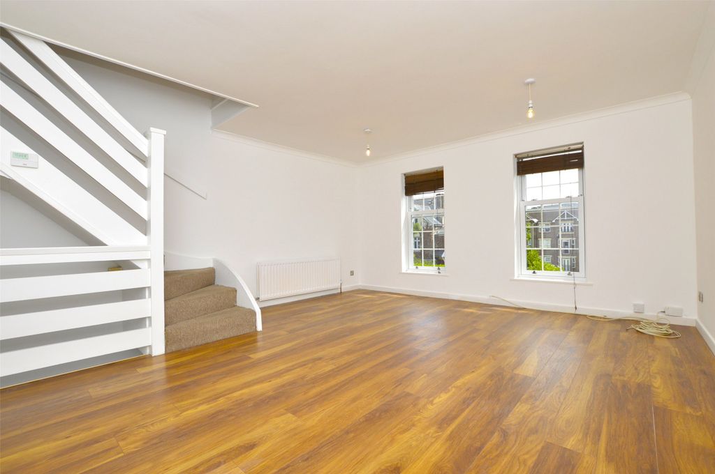 Property photo 1 of 14 Lounge
