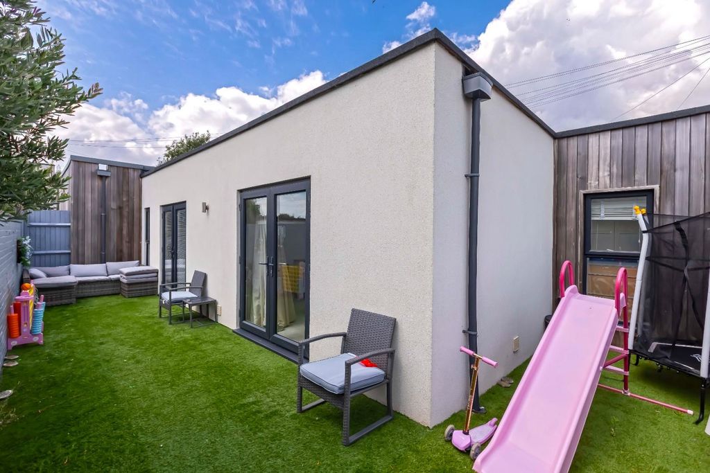 Property photo 2 of 18 Rowan Mews.Jpg