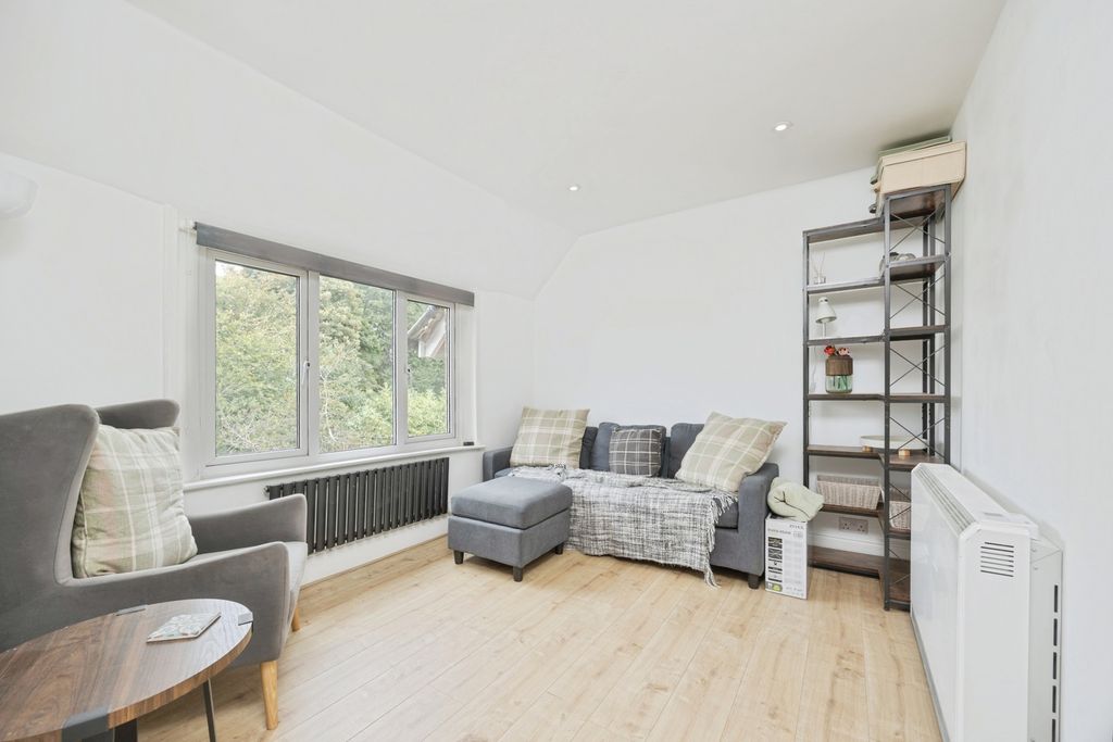 Property photo 3 of 9 Pbox-Img.Jpg