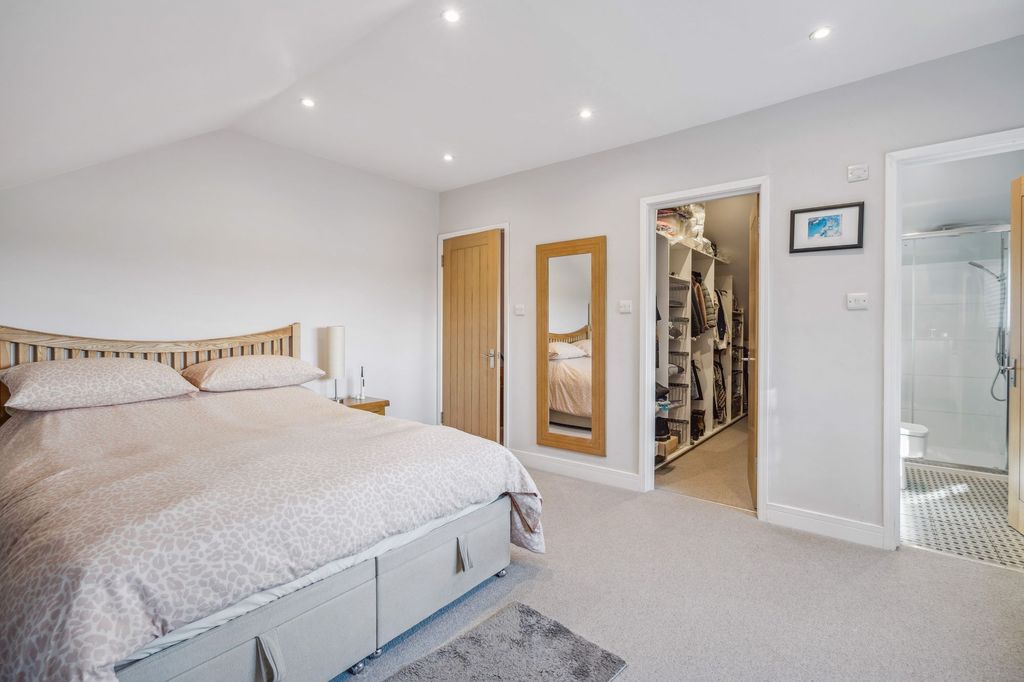 Property photo 3 of 44 Photo 38