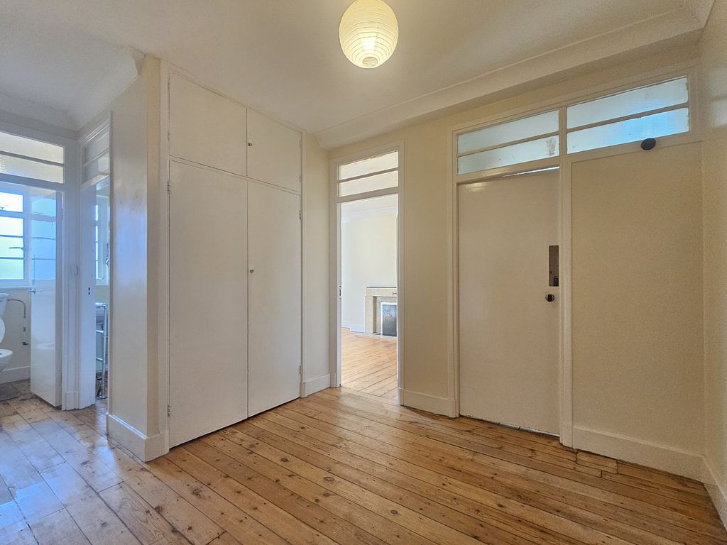 Property photo 2 of 14 Hallway