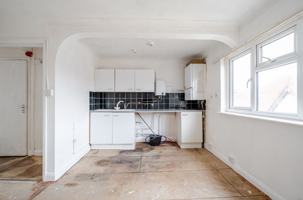 Property photo 3 of 8 1456021-11-69Fa11...