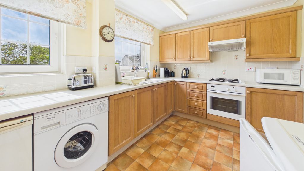 Additional image 4 of 2 bed flat for saleRedinnick Gardens, Penzance TR18