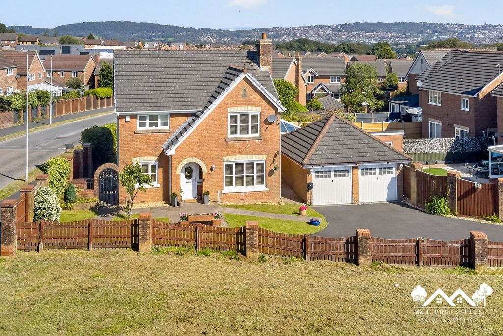 Property photo 1 of 45