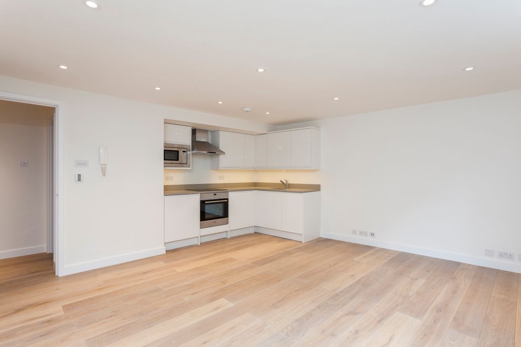 Property photo 2 of 18 Image