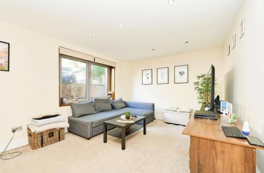Property photo 1 of 4 Lounge