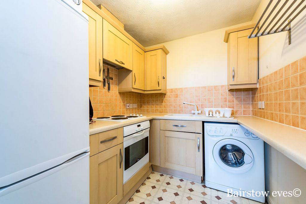 Property photo 3 of 8 Kit