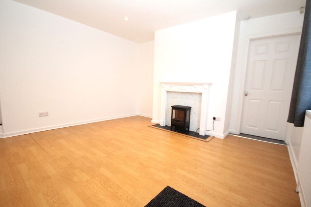 Property photo 2 of 8 Lounge