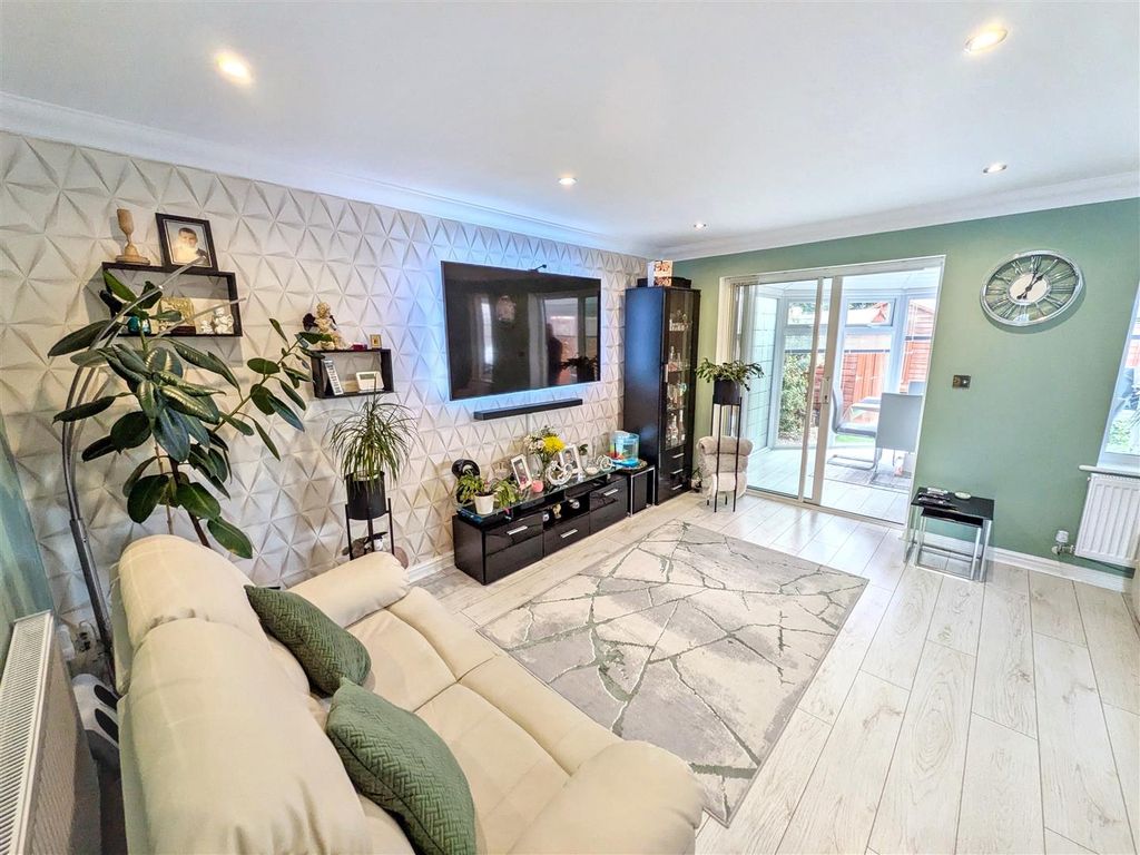 Property photo 3 of 14 Living Room