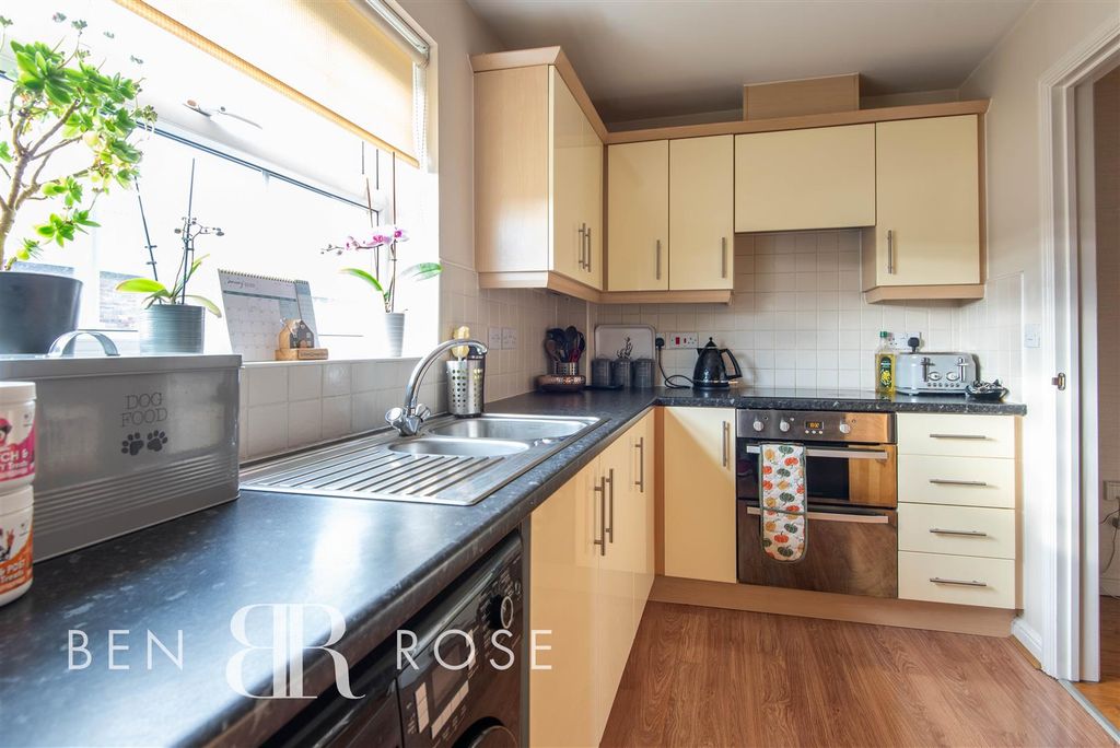 Property photo 2 of 13 Kitchen
