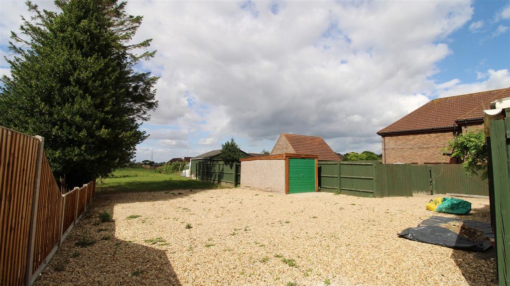 Property photo 3 of 15 Garage And Parking