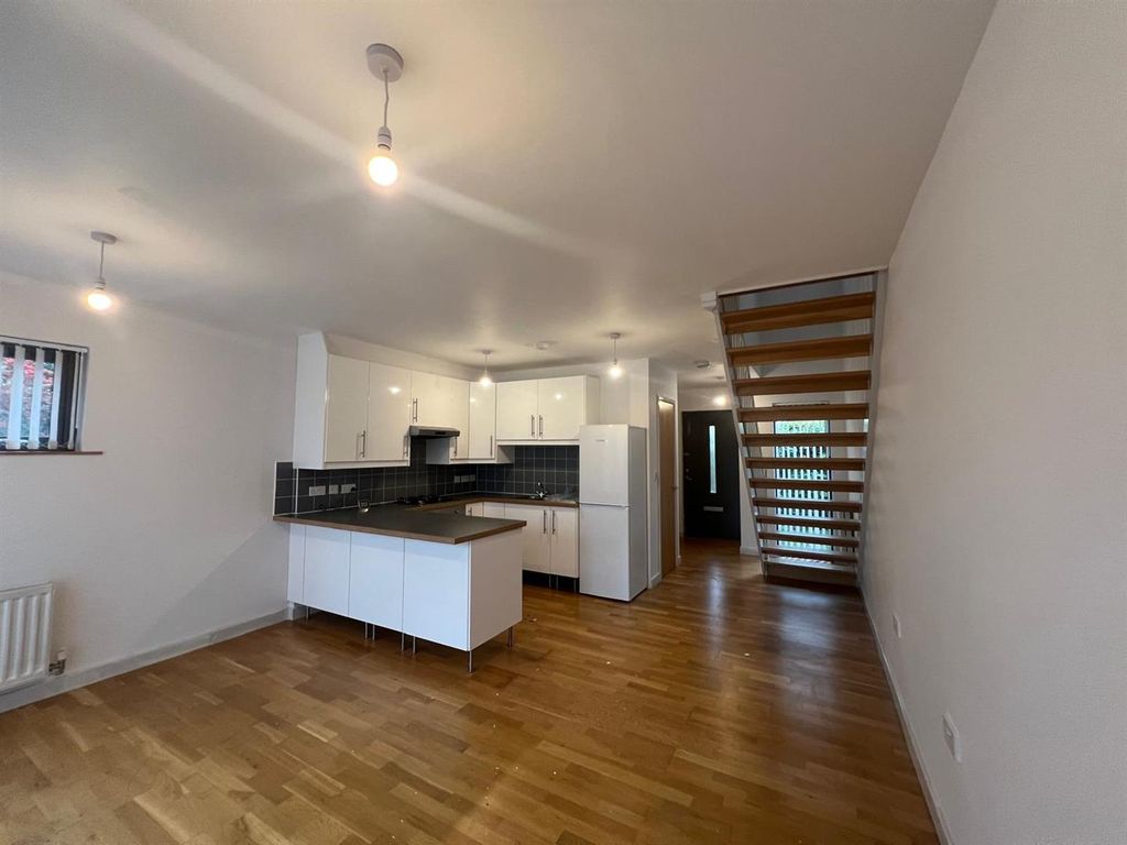 Property photo 1 of 10 Livingroom. .Jpg