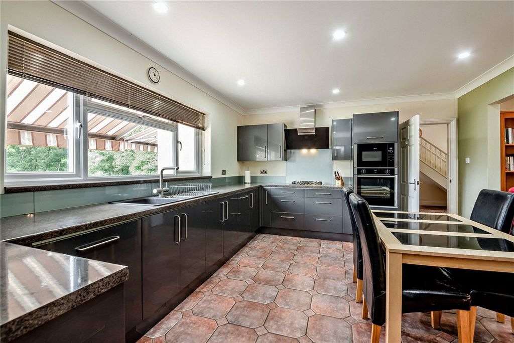 Property photo 2 of 24 Picture No. 35