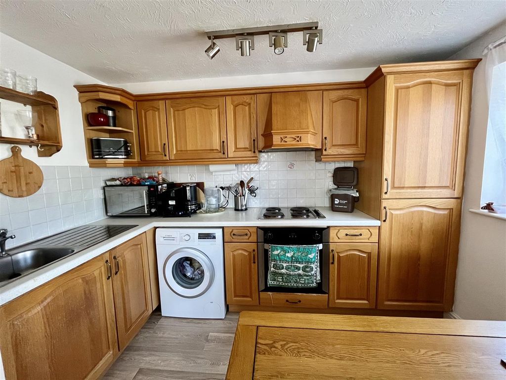 Property photo 3 of 4 Kitchen