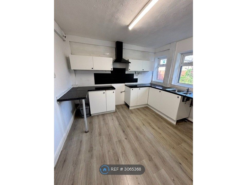 Property photo 1 of 11 Kitchen