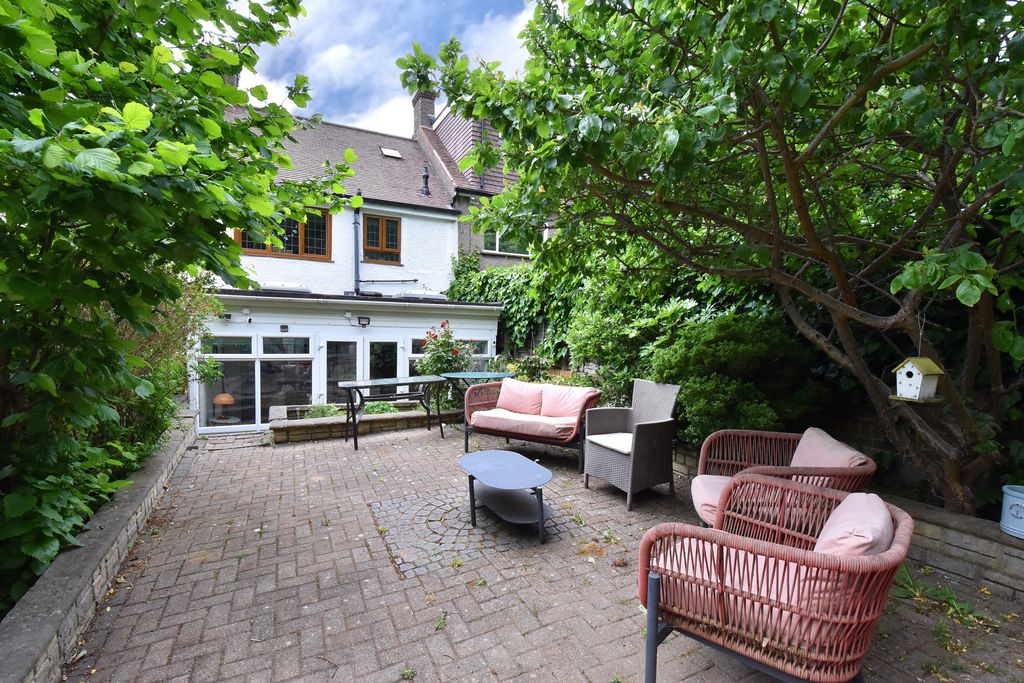 Property photo 2 of 18