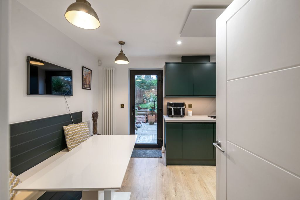 Property photo 3 of 23