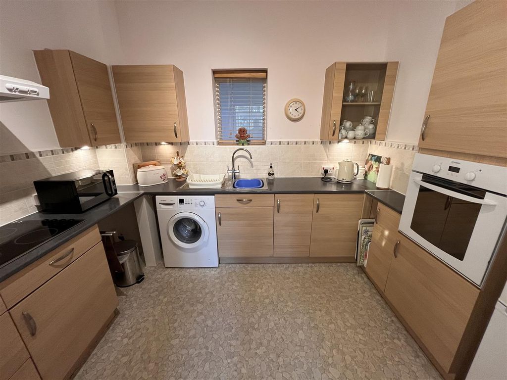 Property photo 3 of 12