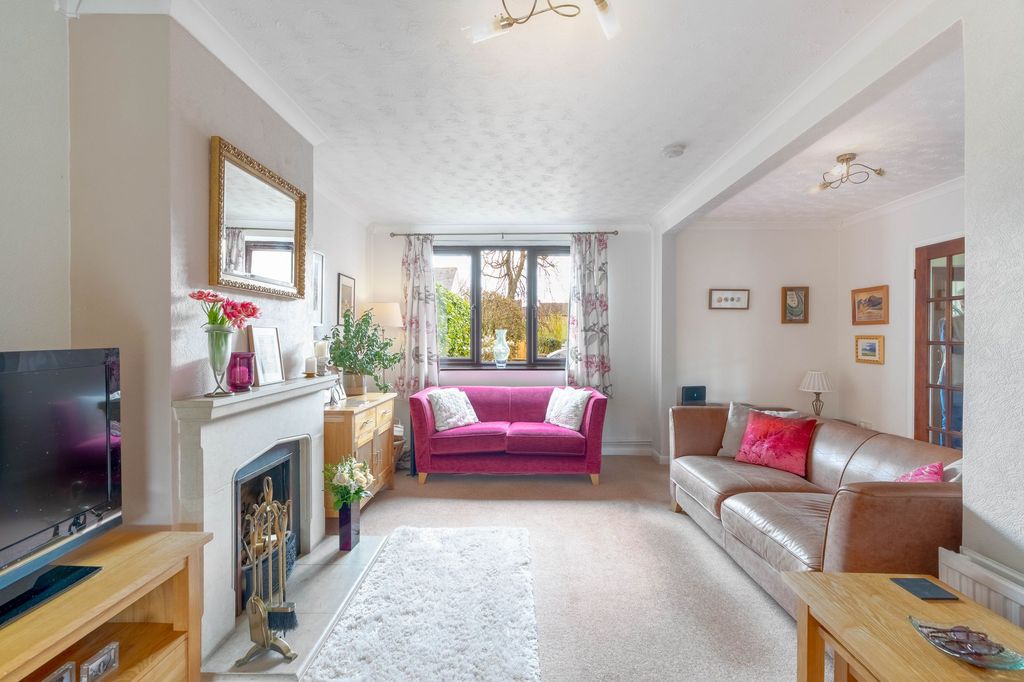 Property photo 2 of 18