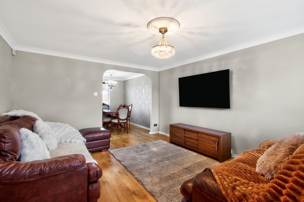 Property photo 2 of 27
