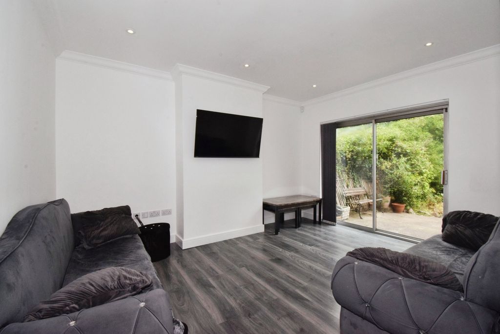Property photo 3 of 23 Pbox-Img.Jpg