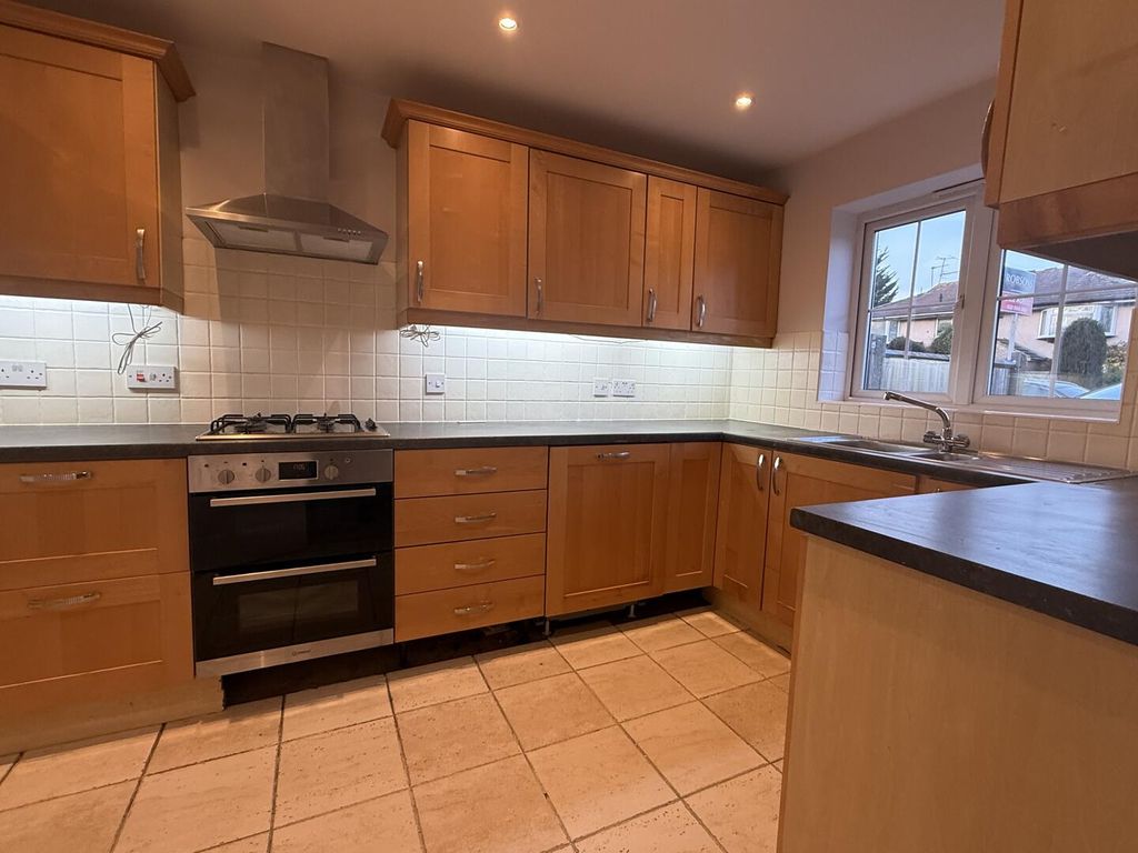 Property photo 2 of 6 Kitchen