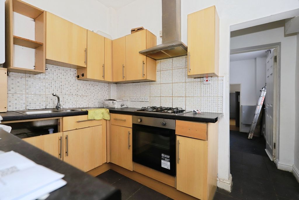 Property photo 3 of 13 Kitchen