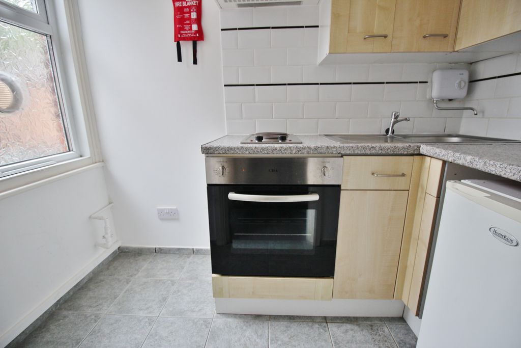 Property photo 3 of 6 Kitchen
