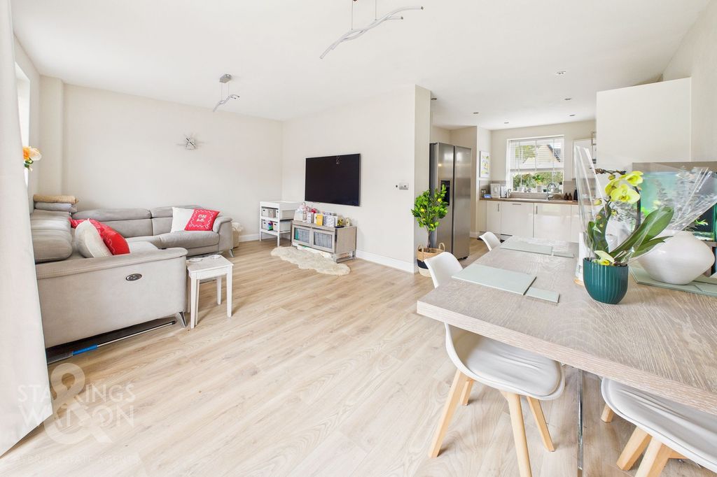 Property photo 2 of 23