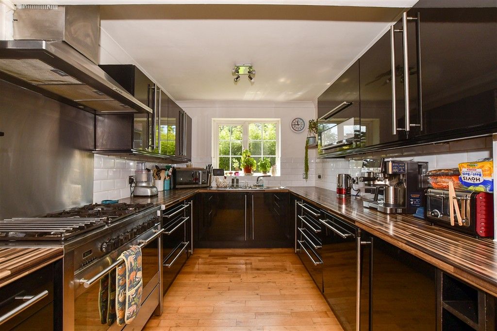 Property photo 2 of 14 Kitchen