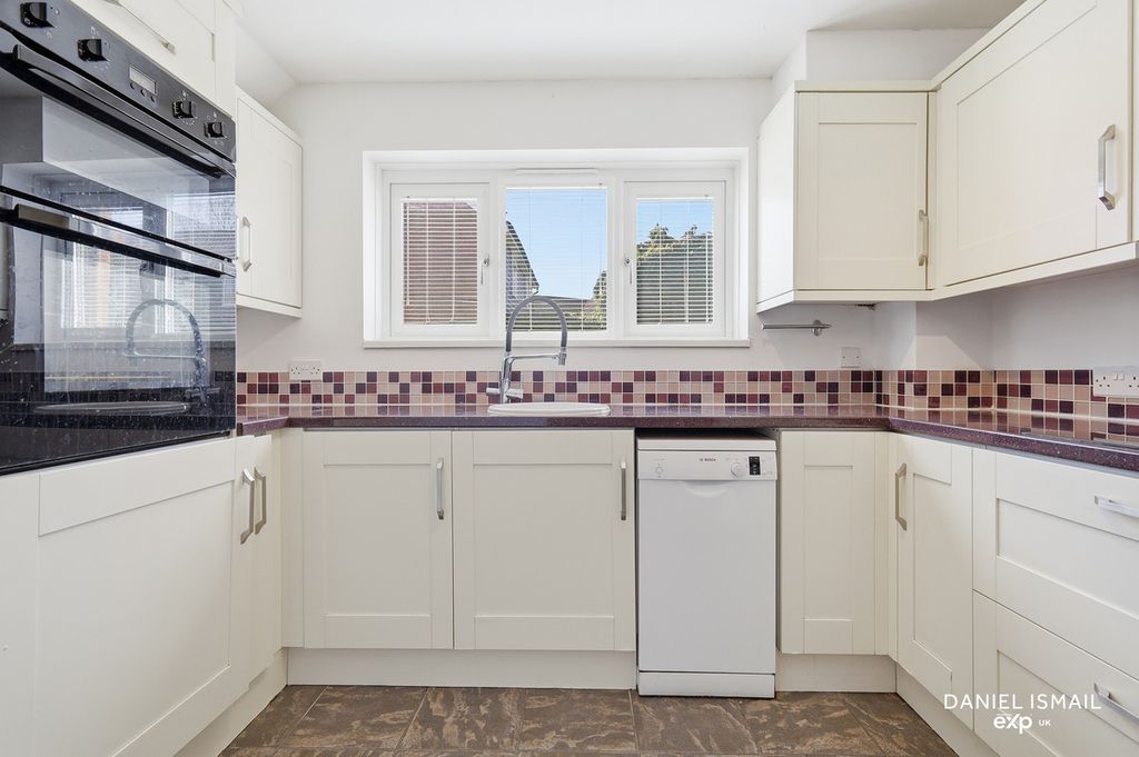Property photo 2 of 24